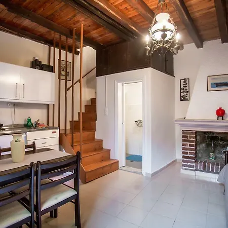 בית נופש Traditional Cozy House In The Village Ano Garounas